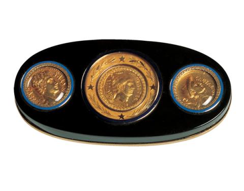 Tabacchiera in agata nera e oro con monete di Cesare, Pompeo ed Augusto, 1803