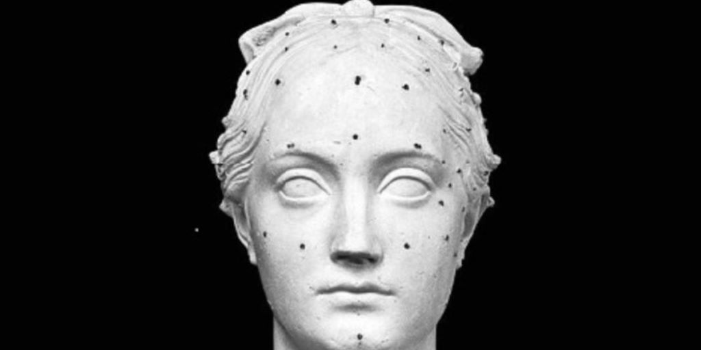 Pietro Tenerani Ritratto di Vittoria Caldoni, 1821. Gesso preparatorio con i “punti di repère” Pietro Tenerani Ritratto di Vittoria Caldoni, 1821. Gesso preparatorio con i “punti di repère”